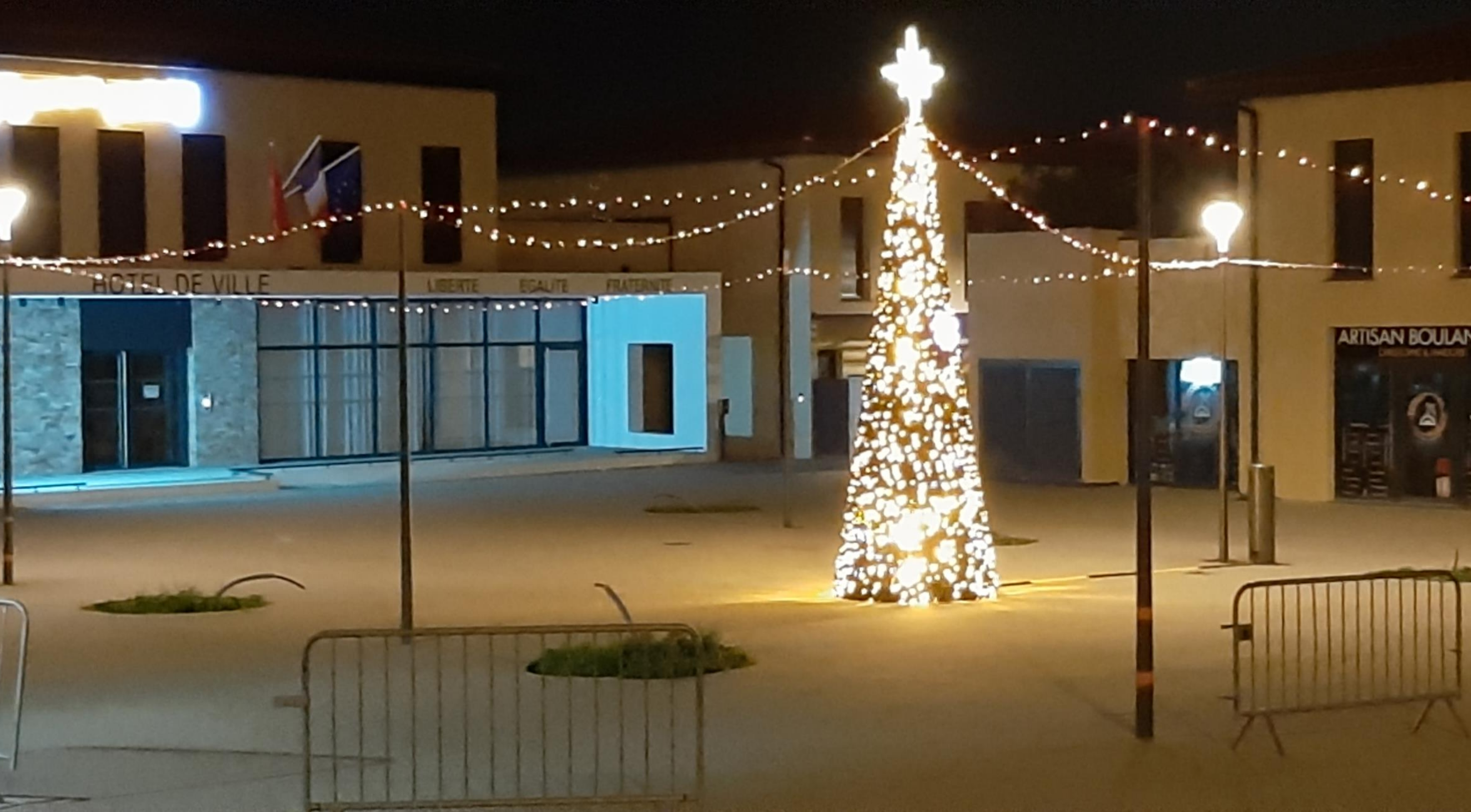 Illumination de la place